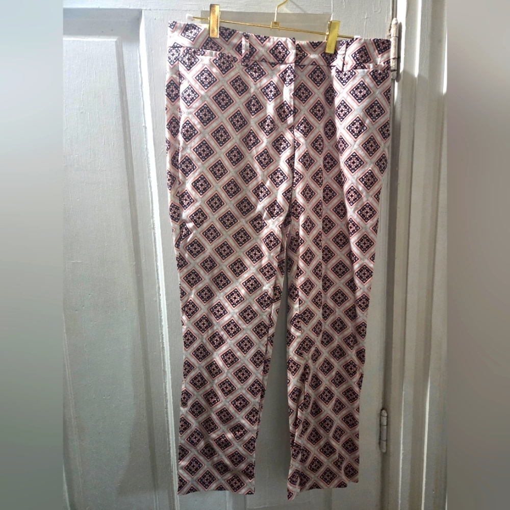 New York & Company Geometric Patterned Pants - Pink and White Size 8